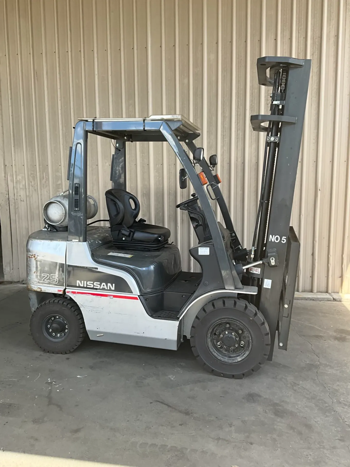 Nissan 2.5 Ton LPG Forklift – Model: Leaft 2.5 (2012)